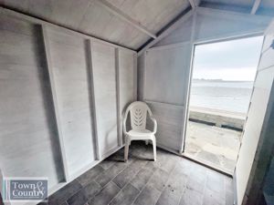 BEACH HUT- click for photo gallery